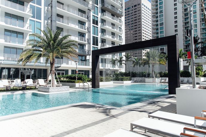 Imagen de la piscina del Apartamentos Mint House Miami - Downtown. Foto 19