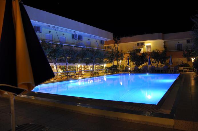 Imagen de la piscina del Apartamentos Missiria. Foto 11