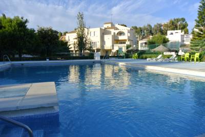 Imagen de la piscina del Apartamentos Moguima Edificio Venecia. Foto 6