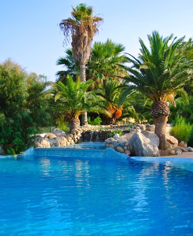 Imagen de la piscina del Apartamentos Moguima. Foto 19