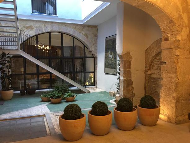 Imagen de los interiores del Apartamentos Mon Suites San Nicolas. Foto 11