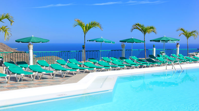 Imagen de la piscina del Apartamentos Monteparaiso. Foto 15