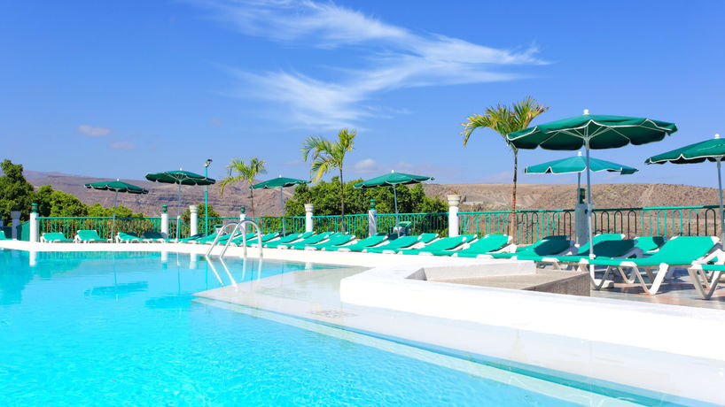 Imagen de la piscina del Apartamentos Monteparaiso. Foto 16