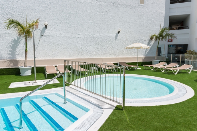 Imagen de la piscina del Apartamentos Montesol, Puerto Rico. Foto 17