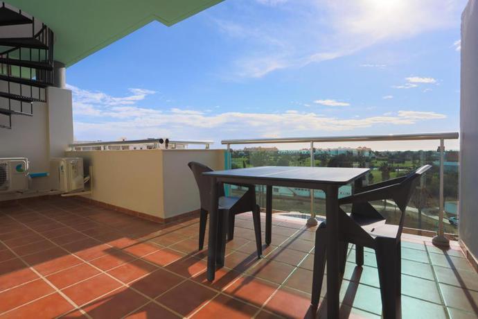 Imagen de los exteriores del Apartamentos Moon Dreams Almerimar. Foto 6