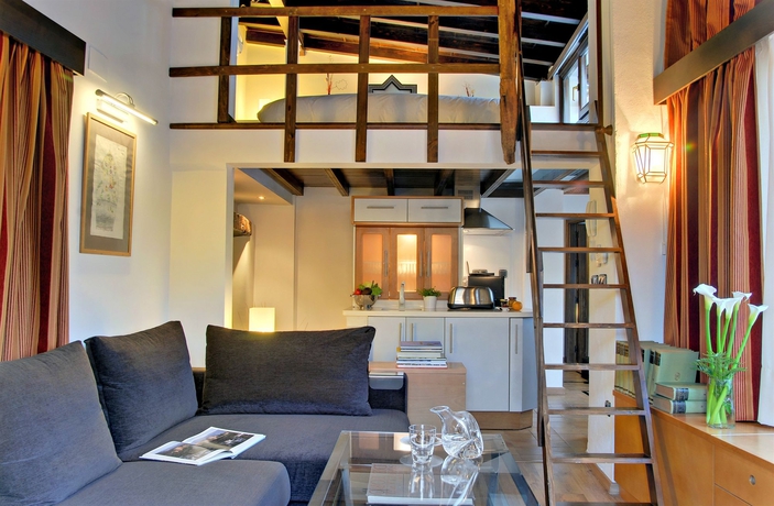 Imagen de los interiores del Apartamentos Muralla Zirí. Foto 14