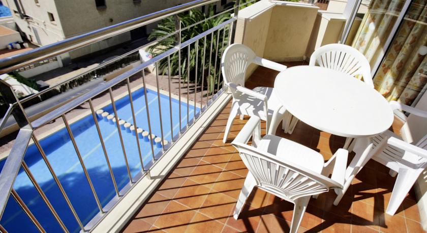 Imagen de la piscina del Apartamentos Murillo, Salou. Foto 15