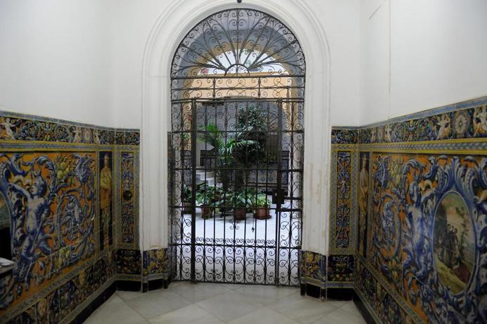 Imagen general del Apartamentos Museo De Bellas Artes. Foto 4