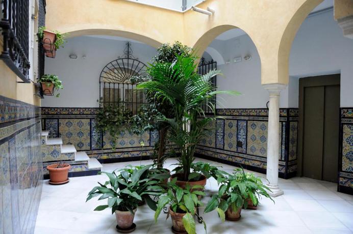 Imagen general del Apartamentos Museo De Bellas Artes. Foto 11