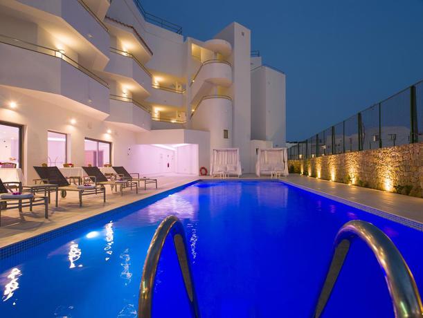 Imagen de la piscina del Apartamentos My Way Luxury Ibiza Studios. Foto 19