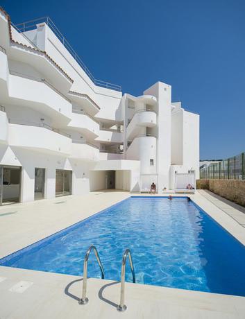 Imagen de la piscina del Apartamentos My Way Luxury Ibiza Studios. Foto 20