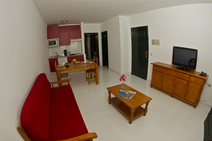 Imagen general del Apartamentos Nazaret Sol. Foto 2