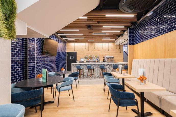 Imagen del bar/restaurante del Apartamentos Neptuno, Calella. Foto 2