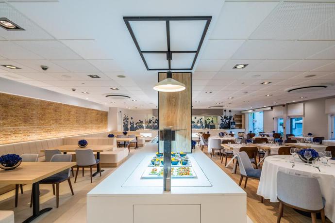 Imagen del bar/restaurante del Apartamentos Neptuno, Calella. Foto 3