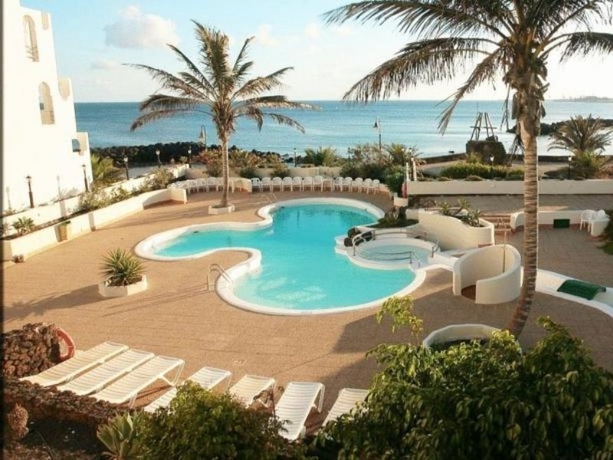 Imagen general del Apartamentos Neptuno Suites. Foto 7