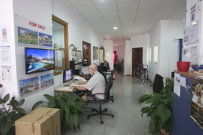 Imagen de los interiores del Apartamentos Nerjaluna. Foto 19