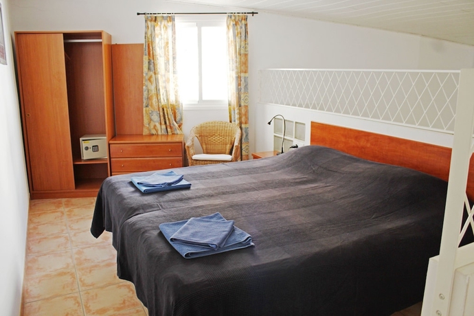 Imagen de la habitación del Apartamentos Nerjaluna. Foto 14