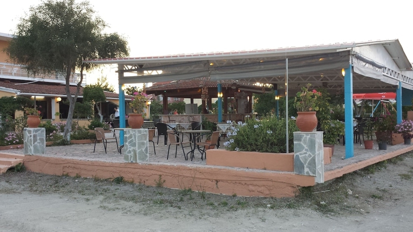 Imagen del bar/restaurante del Apartamentos Nikolas Club Apartments. Foto 2