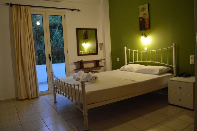 Imagen de la habitación del Apartamentos Nikos, Stalos. Foto 3