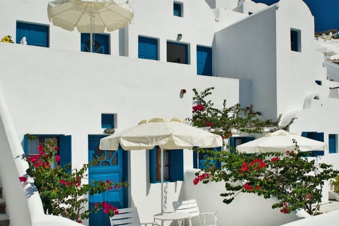 Imagen general del Apartamentos Nikos Villas Hotel In Oia Santorini. Foto 2