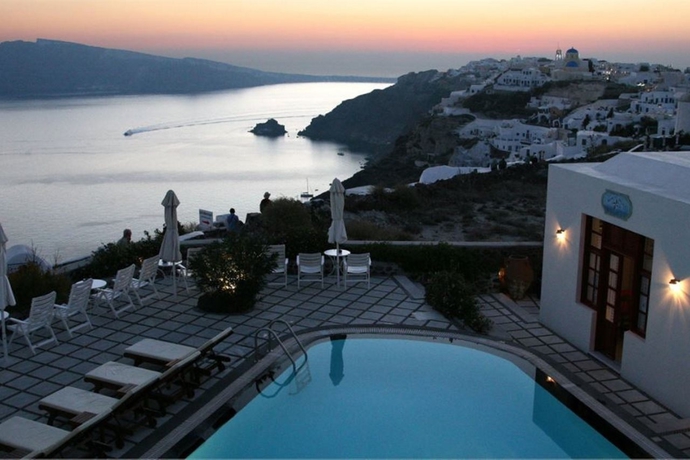 Imagen general del Apartamentos Nikos Villas Hotel In Oia Santorini. Foto 3