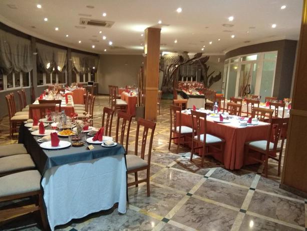 Imagen del bar/restaurante del Apartamentos Noche De Ronda. Foto 3