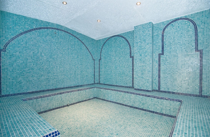 Imagen de la piscina del Apartamentos Nuriasol. Foto 15