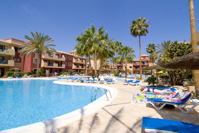 Imagen de la piscina del Apartamentos O7 Aloe Corralejo. Foto 9