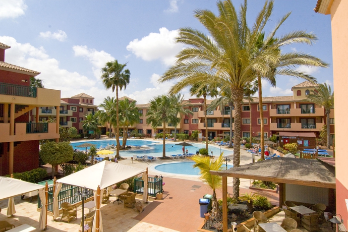 Imagen de la piscina del Apartamentos O7 Aloe Corralejo. Foto 12