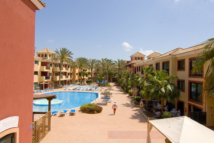 Imagen de la piscina del Apartamentos O7 Aloe Corralejo. Foto 15