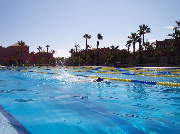 Imagen de la piscina del Apartamentos Oasis Papagayo Sport & Family. Foto 3