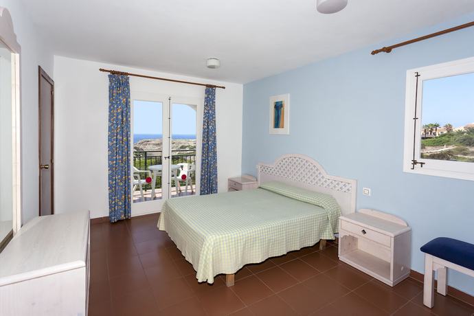 Imagen de la habitación del Apartamentos Oasis Park, Calan Blanes. Foto 5