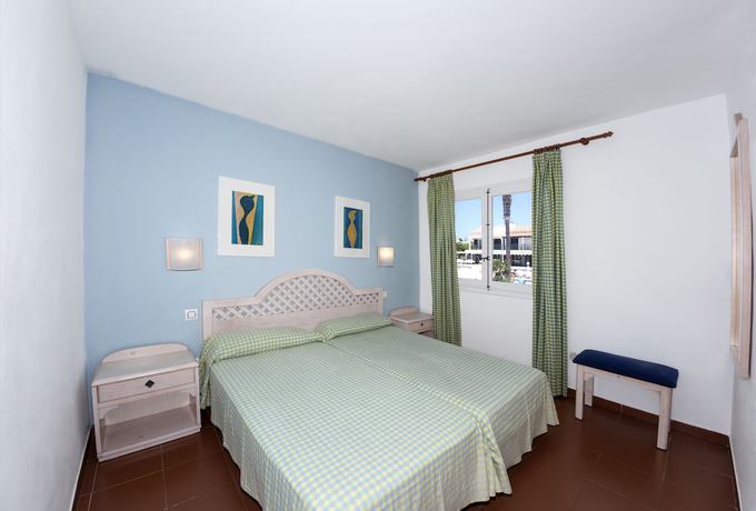 Imagen de la habitación del Apartamentos Oasis Park, Calan Blanes. Foto 6