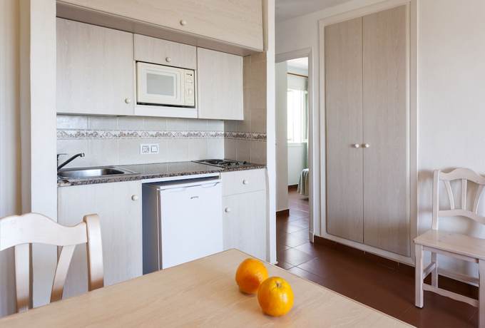 Imagen de la habitación del Apartamentos Oasis Park, Calan Blanes. Foto 7