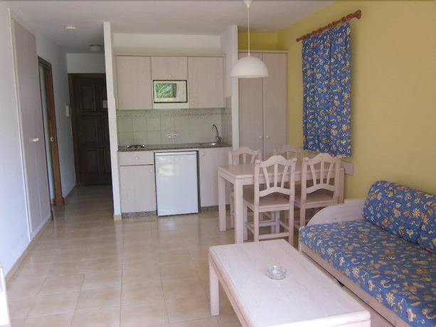 Imagen de la habitación del Apartamentos Oasis Park, Calan Blanes. Foto 8
