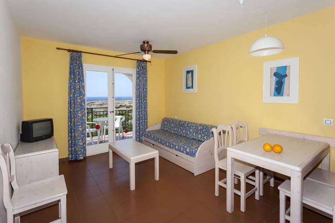 Imagen de la habitación del Apartamentos Oasis Park, Calan Blanes. Foto 9