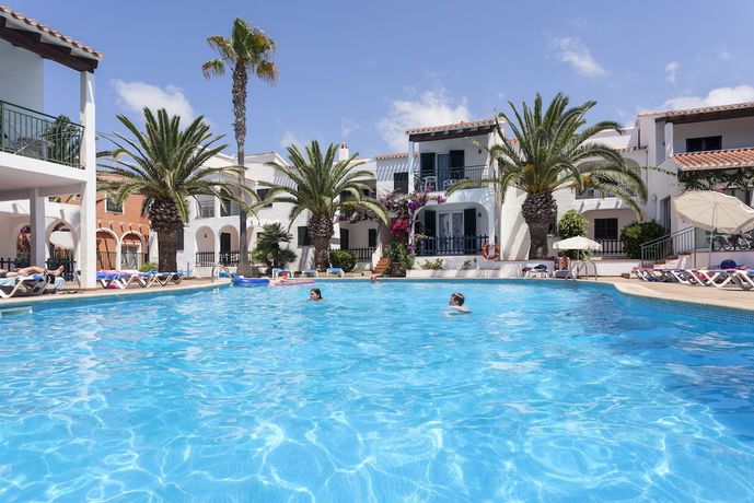 Imagen de la piscina del Apartamentos Oasis Park, Calan Blanes. Foto 13