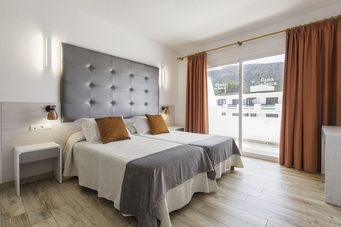 Imagen general del Apartamentos Oasis Sa Tanca by Typic Hotels. Foto 1