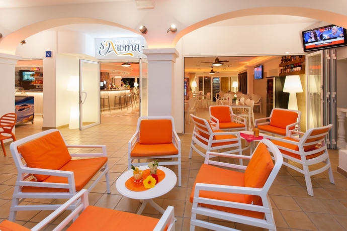 Imagen de los interiores del Apartamentos Oasis Sa Tanca by Typic Hotels. Foto 19