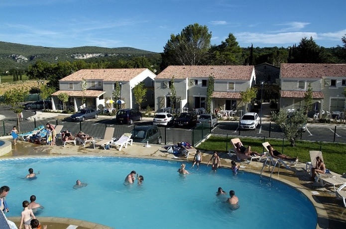 Imagen de la piscina del Apartamentos Odalys Residence Les Sources De Manon. Foto 7