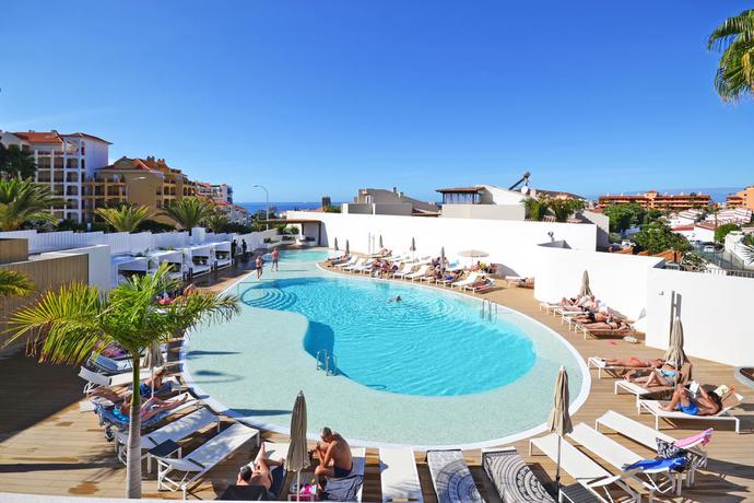 Imagen de la piscina del Apartamentos Ohasis Boutique Suites. Foto 22