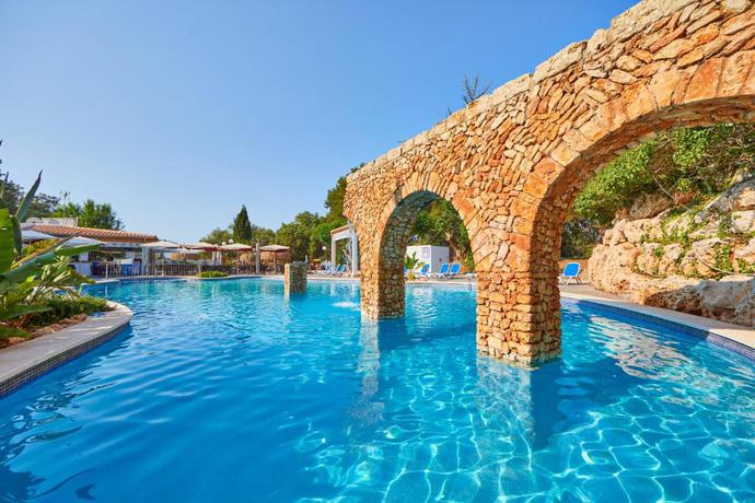 Imagen de la piscina del Apartamentos Ola Cala D'or. Foto 29