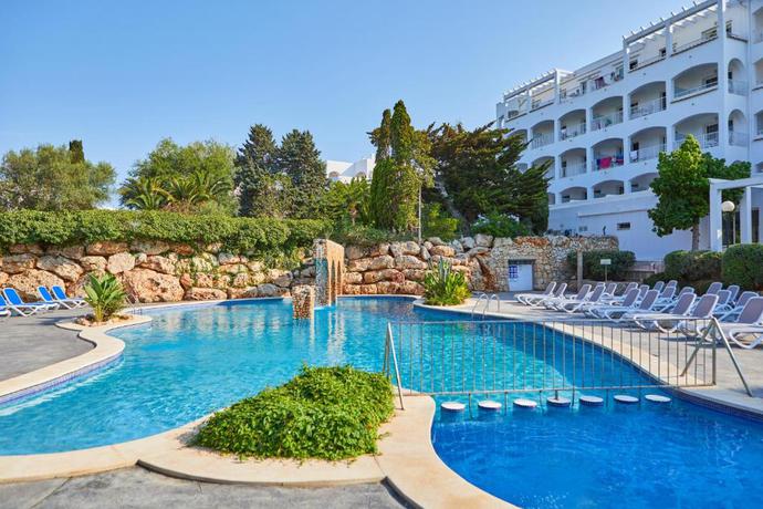 Imagen de la piscina del Apartamentos Ola Cala D'or. Foto 32