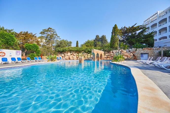 Imagen de la piscina del Apartamentos Ola Cala D'or. Foto 34