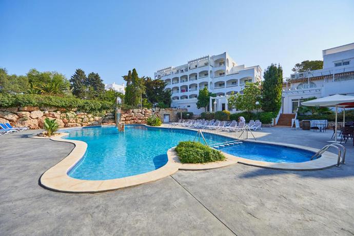 Imagen de la piscina del Apartamentos Ola Cala D'or. Foto 35