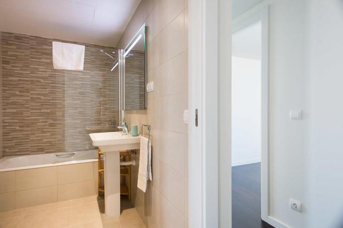 Imagen de la habitación del Apartamentos Olala Port Forum Apartments. Foto 8