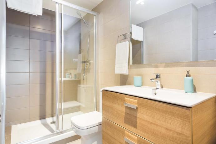 Imagen de la habitación del Apartamentos Olala Port Forum Apartments. Foto 10