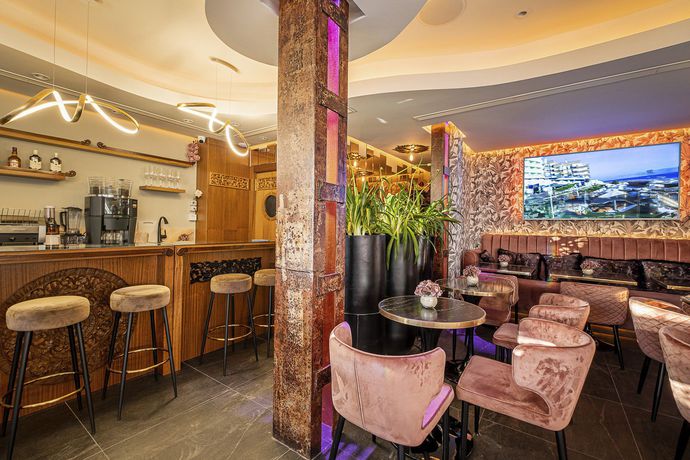 Imagen del bar/restaurante del Apartamentos On Suites Sevilla. Foto 5