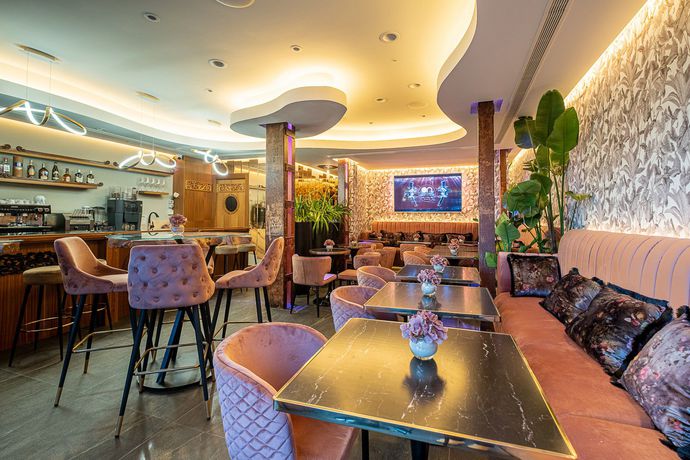 Imagen del bar/restaurante del Apartamentos On Suites Sevilla. Foto 6