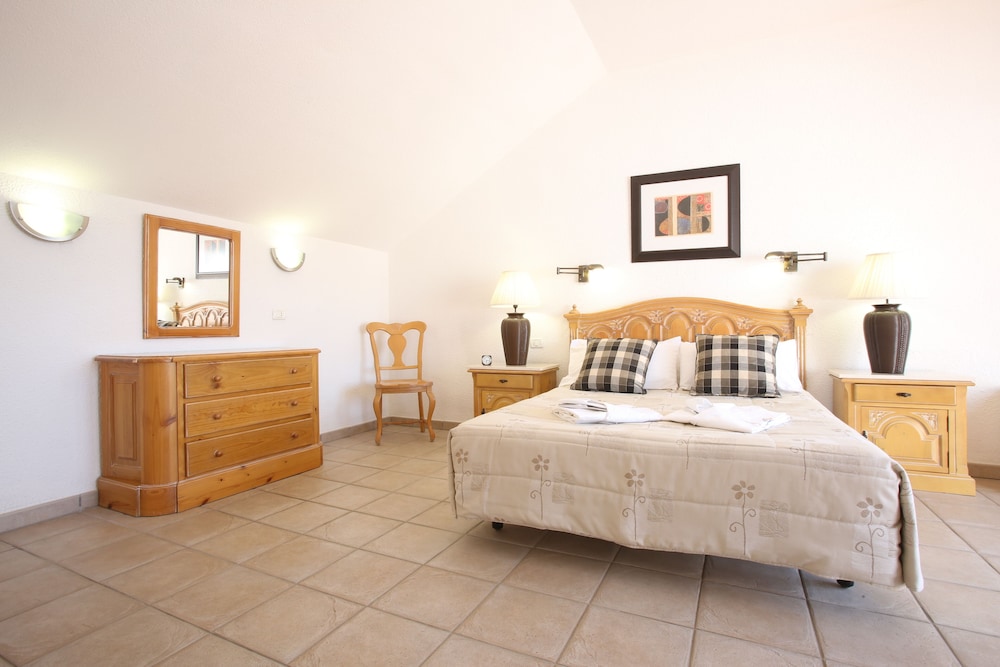 Imagen de la habitación del Apartamentos Ona Beverly Hills Suites. Foto 13